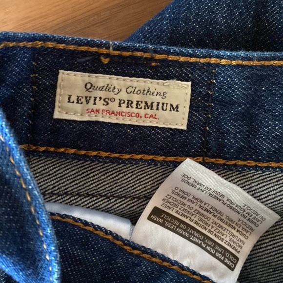 Levi’s Premium Denim 501 Dark Wash Jeans - Picture 6 of 10